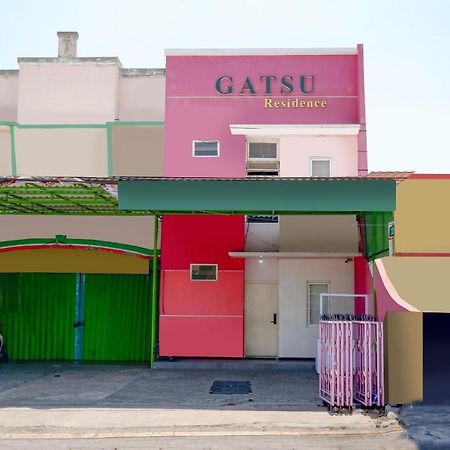 Oyo 1815 Gatsu Residence Semarang Kültér fotó