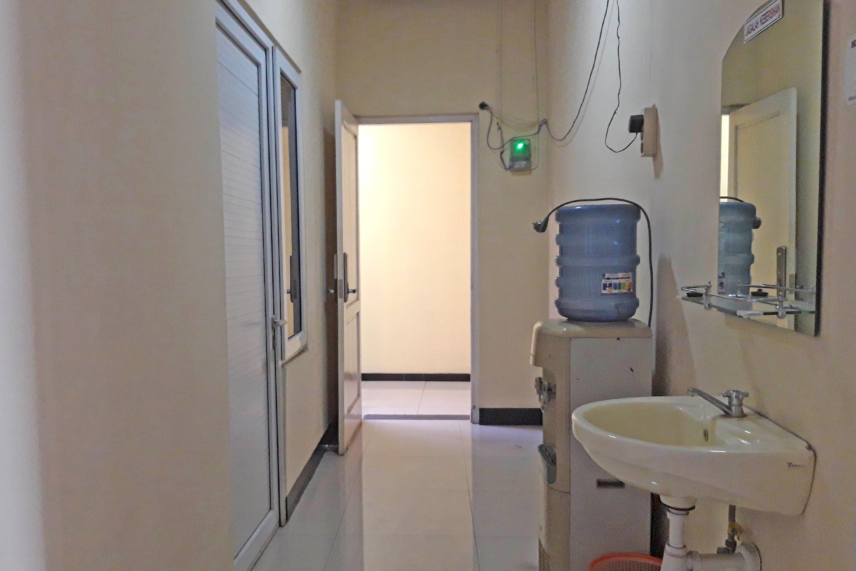 Oyo 1815 Gatsu Residence Semarang Kültér fotó